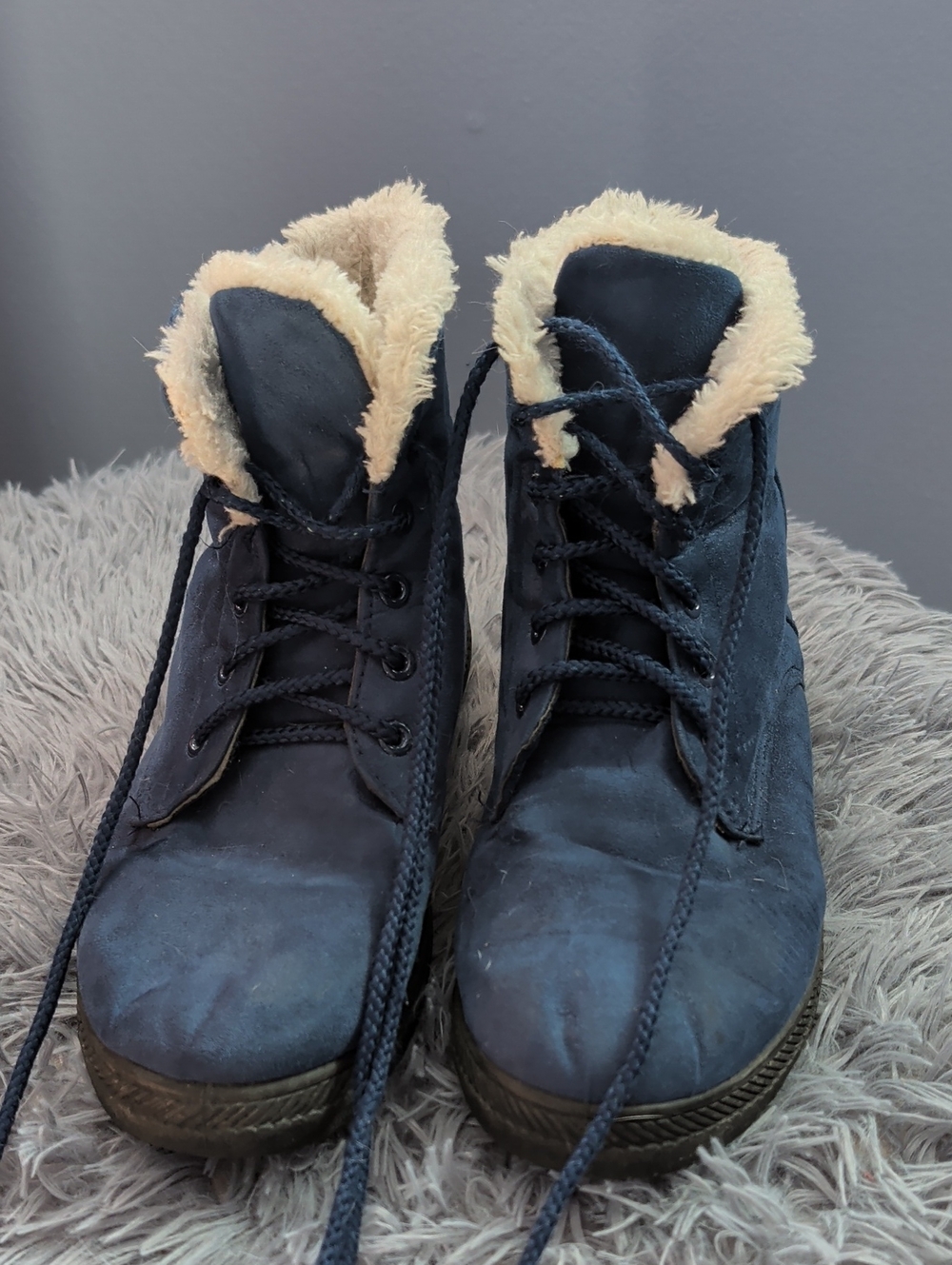 Women’s Faux-Fur Lined Lace-Up Boots in Navy